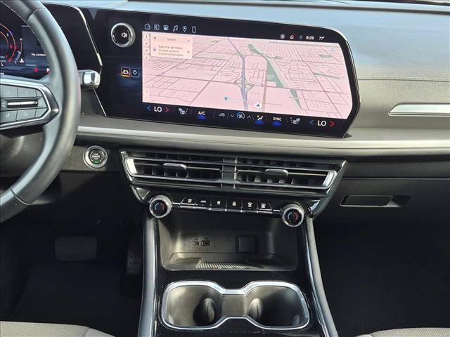 Used 2025 Chevrolet Traverse LT FWD image 15
