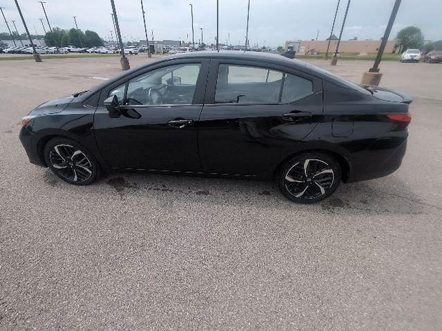 Used 2024 Nissan Versa SR FWD image 10