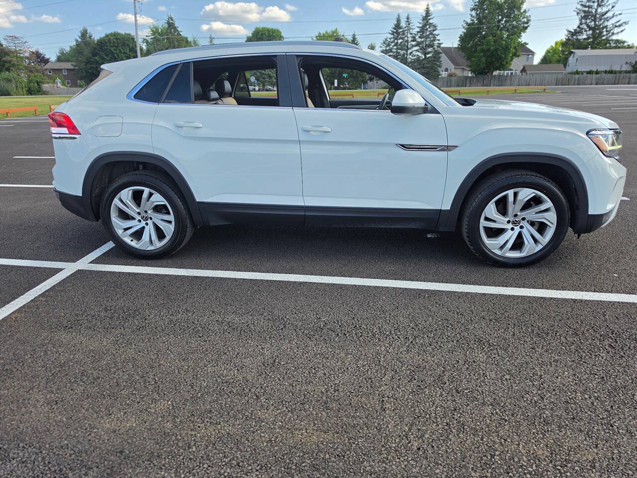 Used 2021 Volkswagen Atlas Cross Sport SEL AWD/4WD image 1