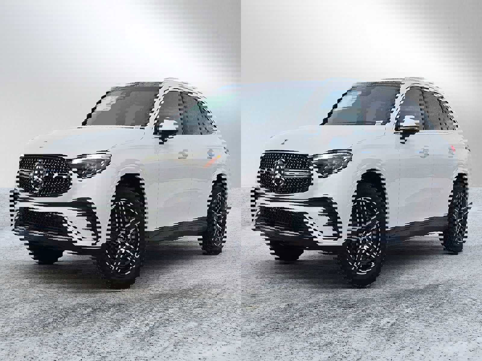 Used 2025 Mercedes-Benz GLC 350e 4MATIC image 3