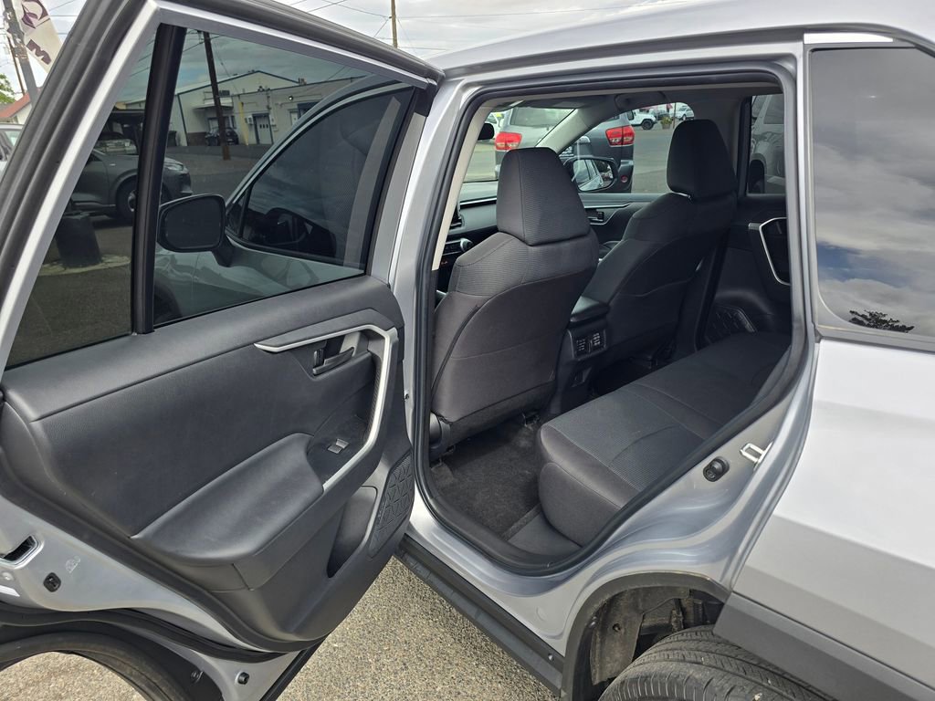 Used 2023 Toyota RAV4 LE image 17