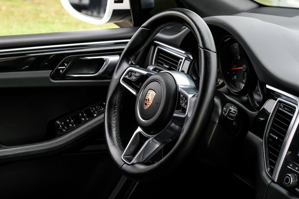 Used 2018 Porsche Macan AWD/4WD image 13