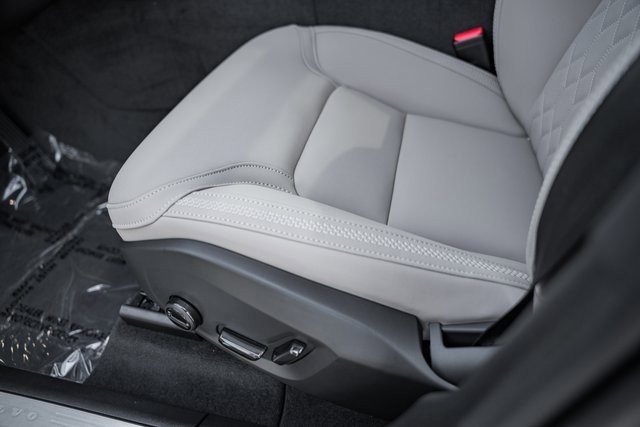 New 2026 Volvo XC60 B5 Plus w/ Protection Package Premier image 32