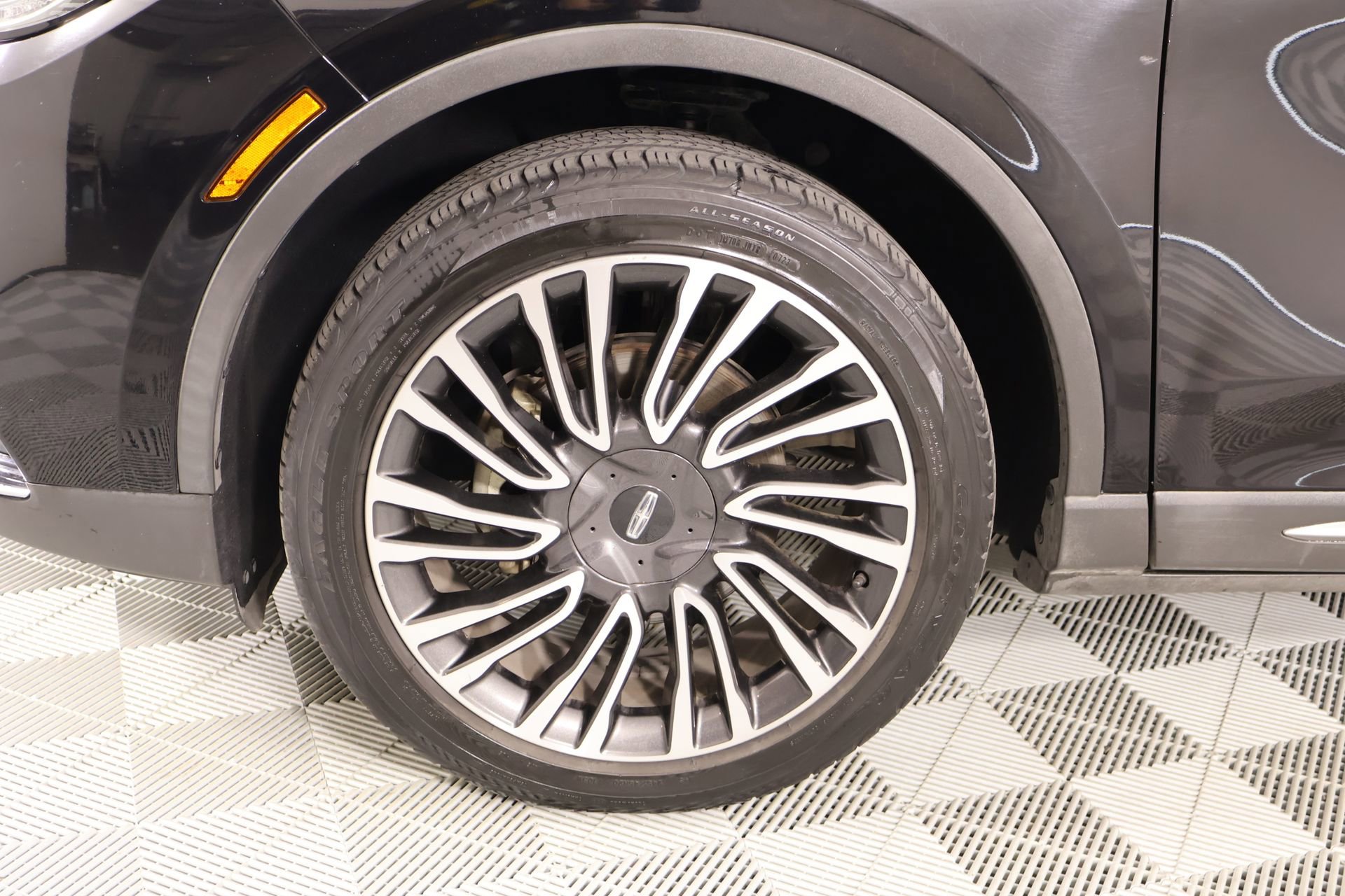 Used 2021 Lincoln Corsair Reserve w/ Elements Package FWD image 18