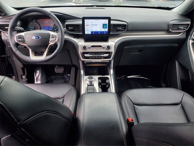 Used 2023 Ford Explorer XLT w/ Equipment Group 202A image 7