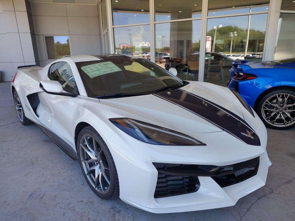 New 2027 Chevrolet Corvette Grand Sport w/ Z52 Sport Performance Package RWD image 1