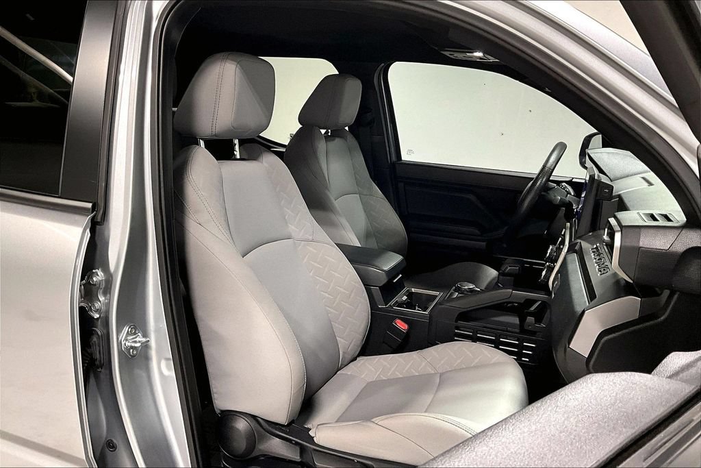 Used 2025 Toyota Tacoma SR5 AWD/4WD image 9