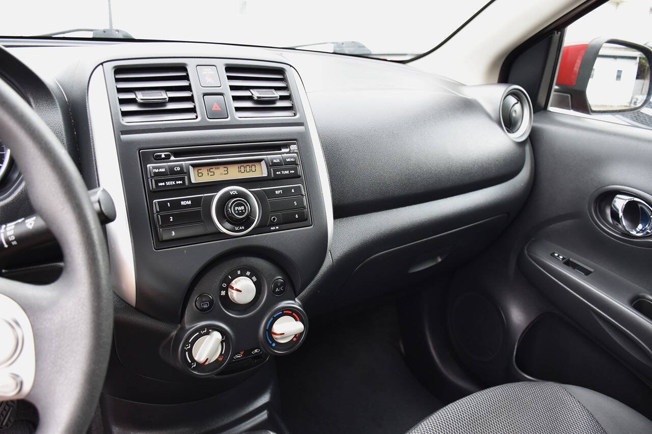 Used 2014 Nissan Versa SV FWD image 19