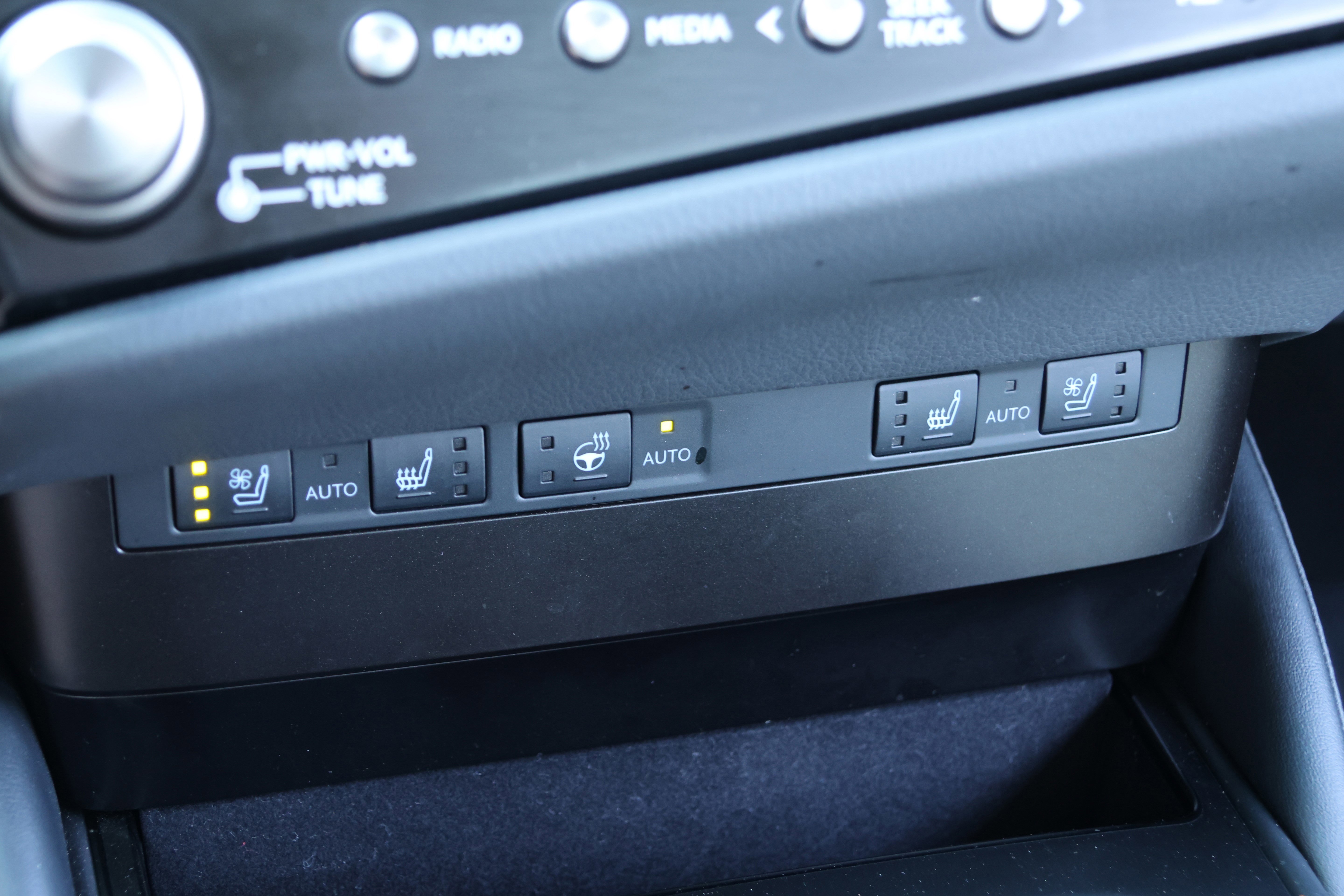 Used 2025 Lexus ES 300h w/ Premium Package image 25