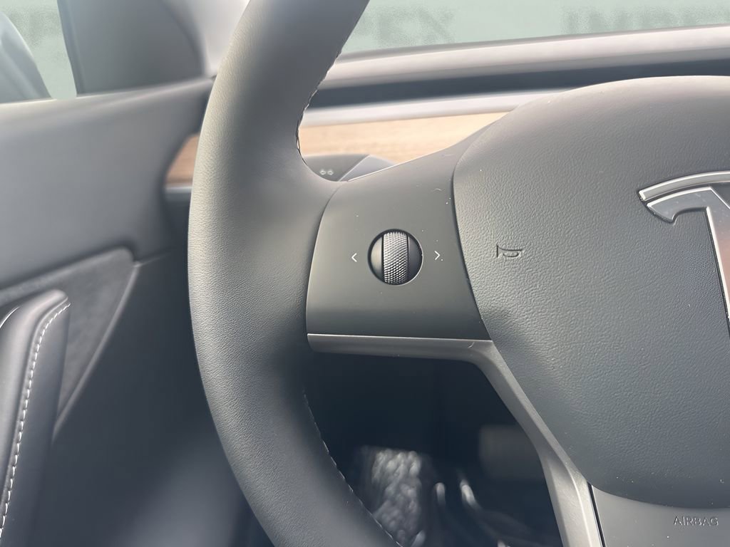 Used 2021 Tesla Model Y Long Range image 15