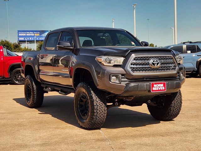 Used 2017 Toyota Tacoma TRD Off-Road w/ Tow Package (A/T) AWD/4WD image 2