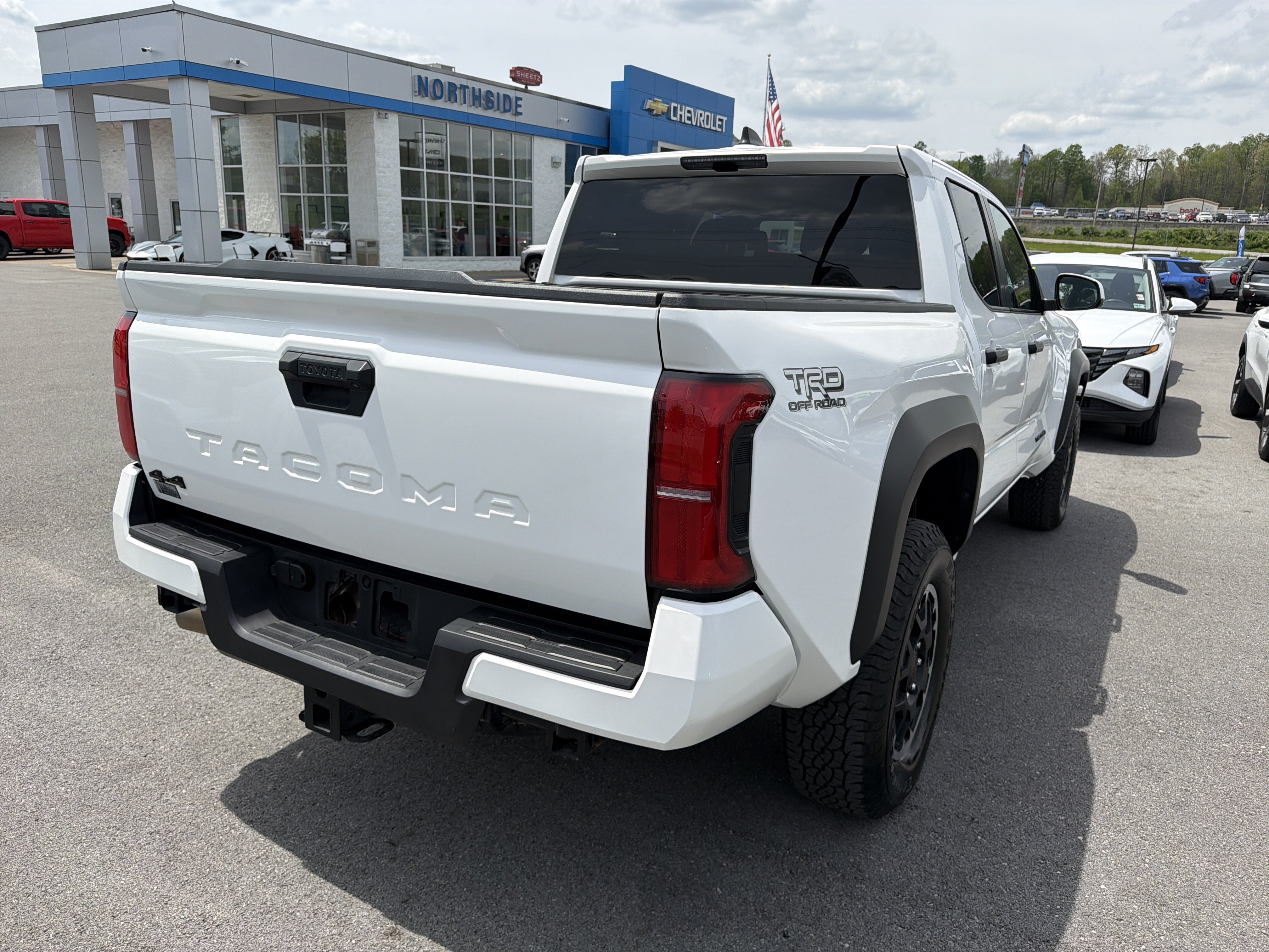 Used 2025 Toyota Tacoma TRD Off-Road AWD/4WD image 7