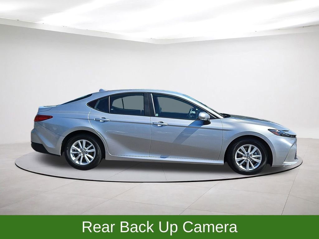 Used 2025 Toyota Camry SE FWD image 8
