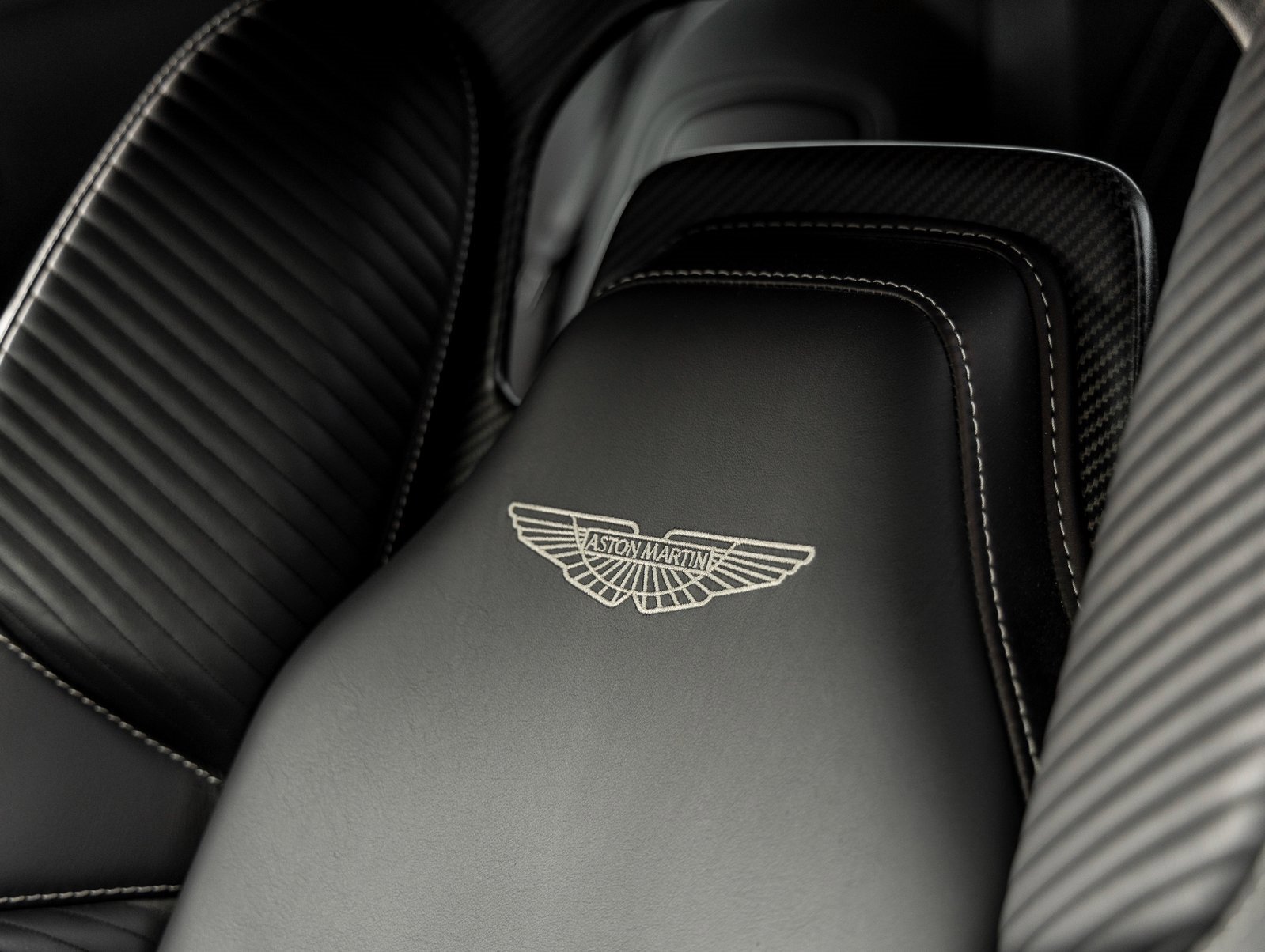 Used 2023 Aston Martin DBS Coupe image 37