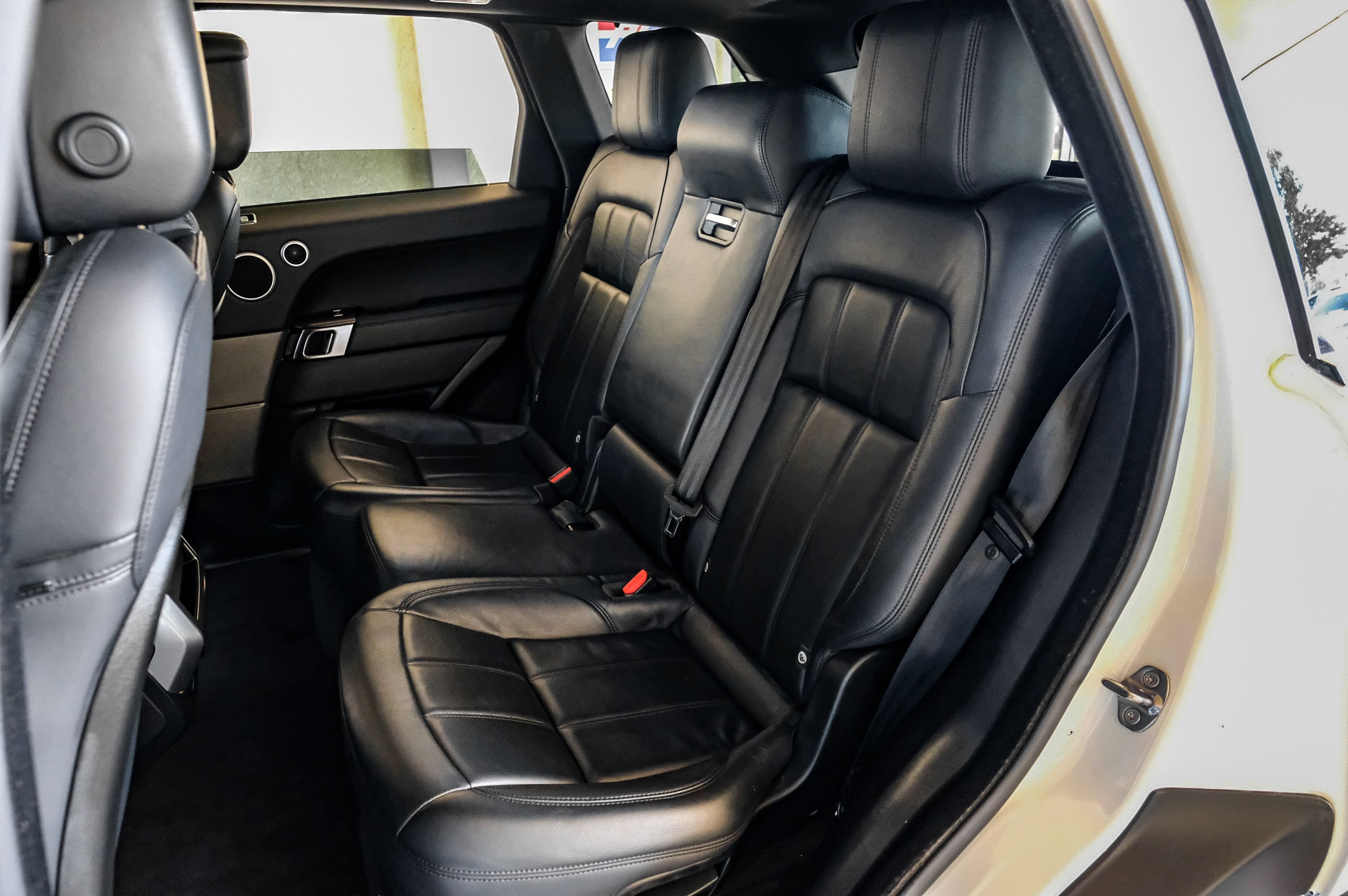 Used 2018 Land Rover Range Rover Sport SE AWD/4WD image 43