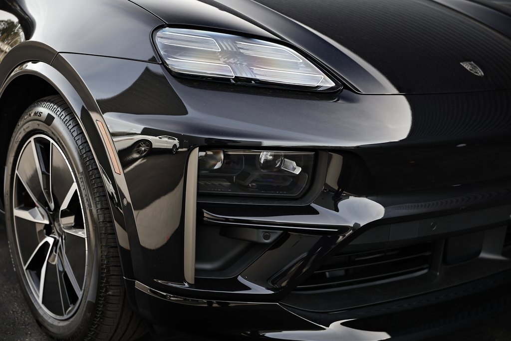 New 2025 Porsche Macan Turbo Electric image 11