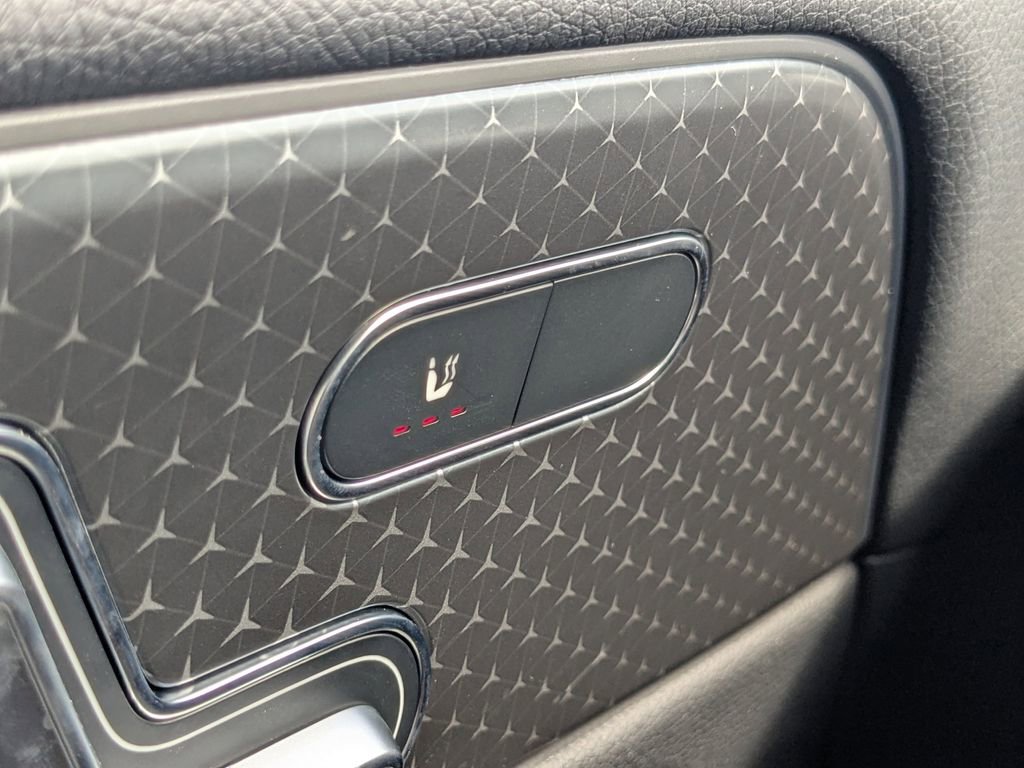 Used 2024 Mercedes-Benz GLB 250 4MATIC image 11