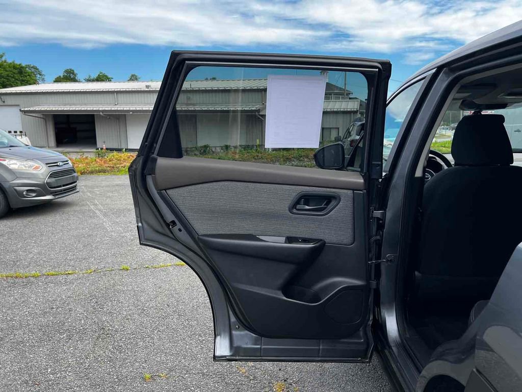 Used 2023 Nissan Rogue S image 15