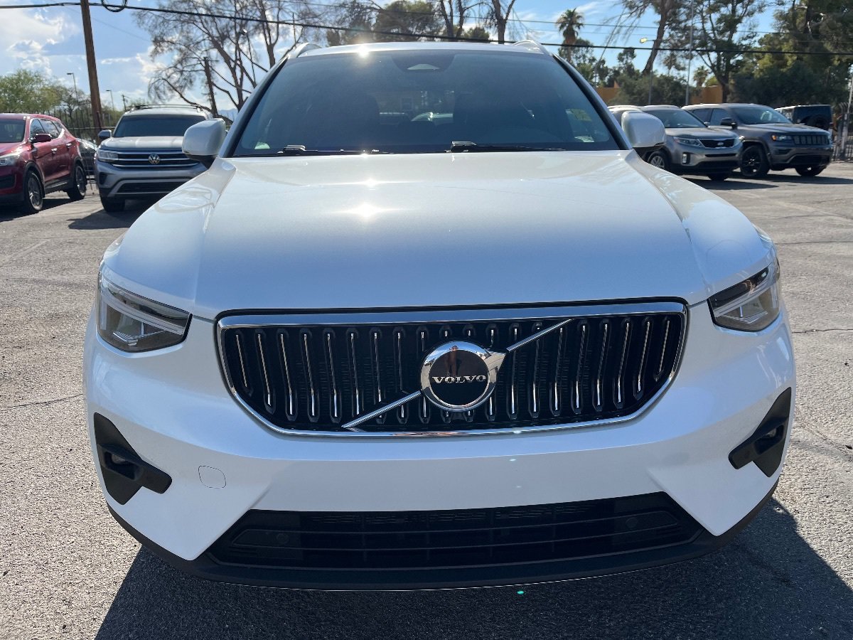 Used 2023 Volvo XC40 B5 Plus AWD/4WD image 12