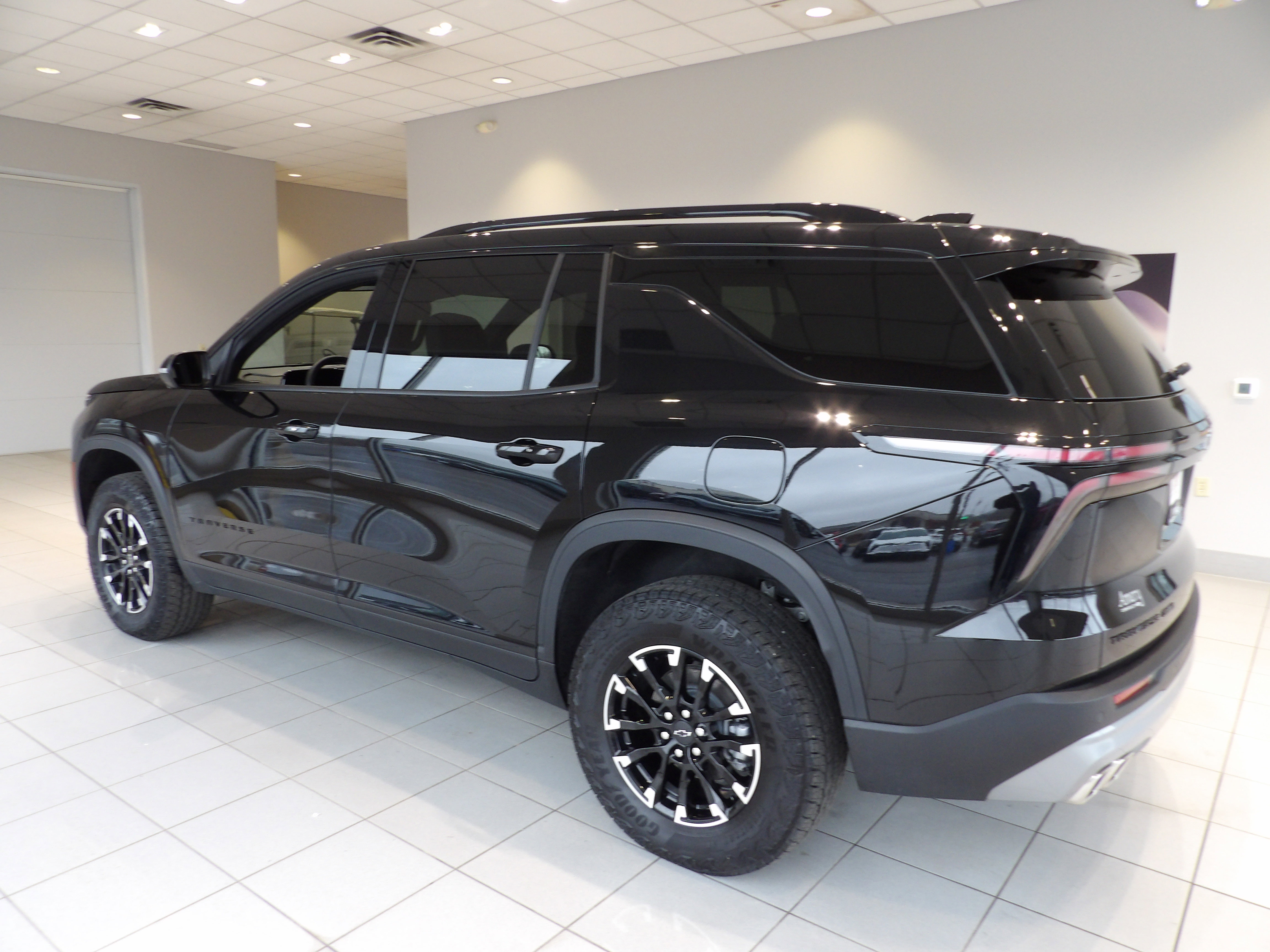 Used 2024 Chevrolet Traverse Z71 w/ LPO, Floor Liner Package image 6