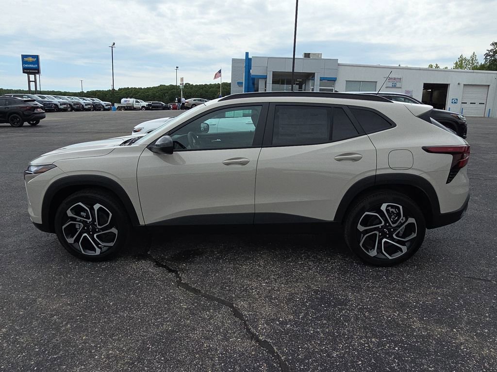 New 2026 Chevrolet Trax RS w/ Sunroof Package FWD image 5