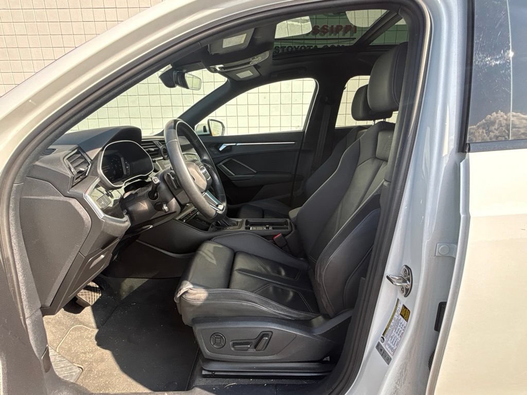 Used 2021 Audi Q3 2.0T Premium w/ Convenience Package AWD/4WD image 4