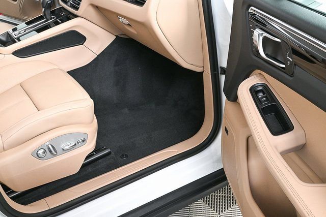 Certified 2026 Porsche Macan image 26