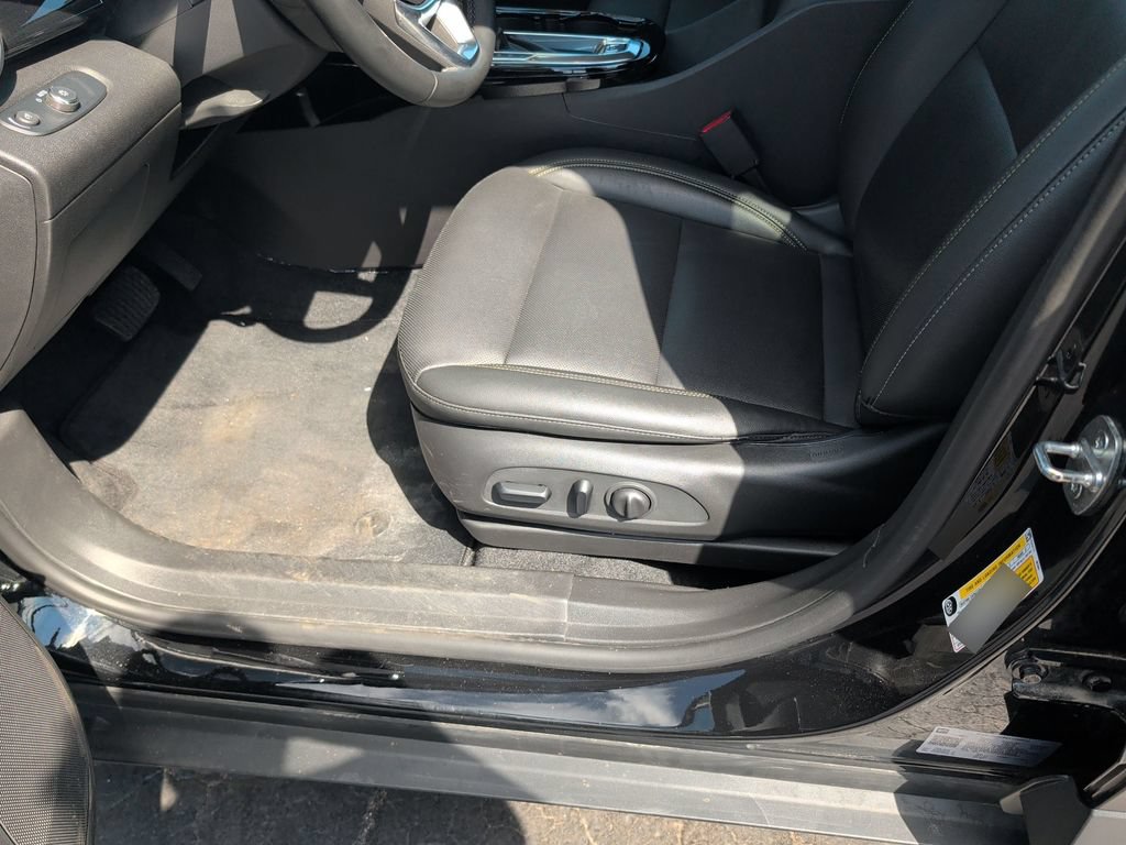 Used 2024 Chevrolet Trax ACTIV w/ Sunroof Package FWD image 16