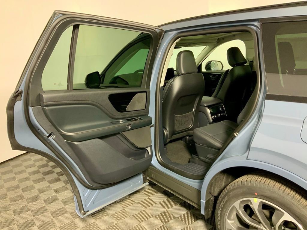 New 2026 Lincoln Aviator AWD image 31