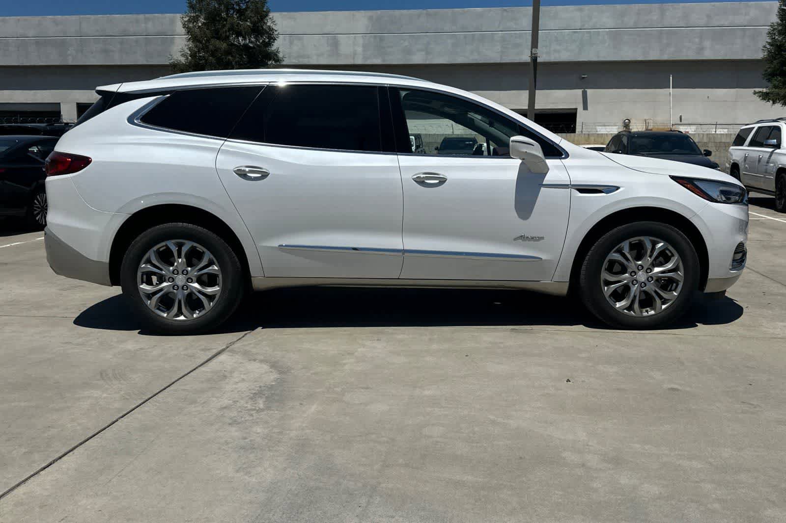 Used 2018 Buick Enclave Avenir w/ Avenir Technology Package AWD/4WD image 9