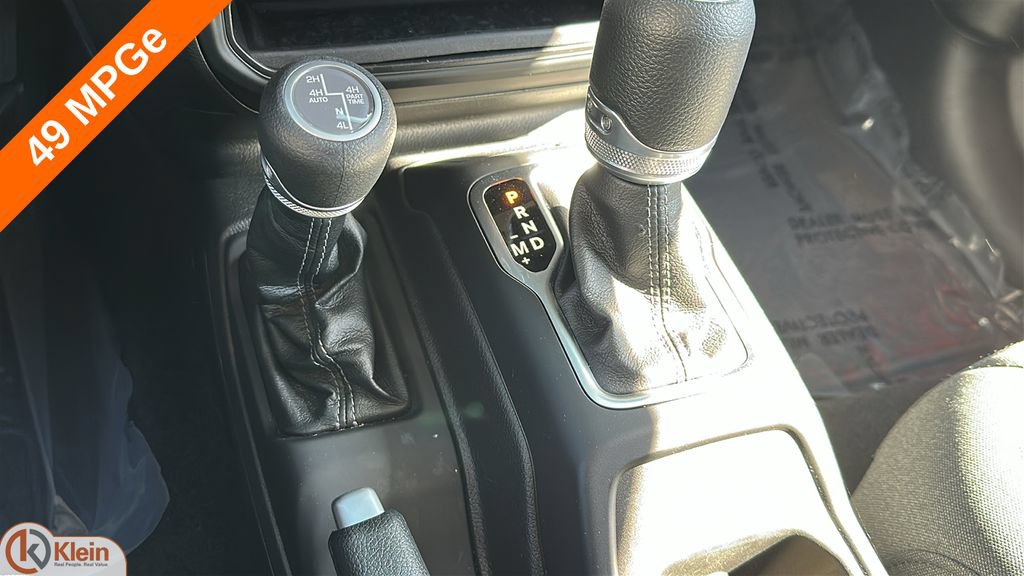 Used 2025 Jeep Wrangler Unlimited Sahara AWD/4WD image 24