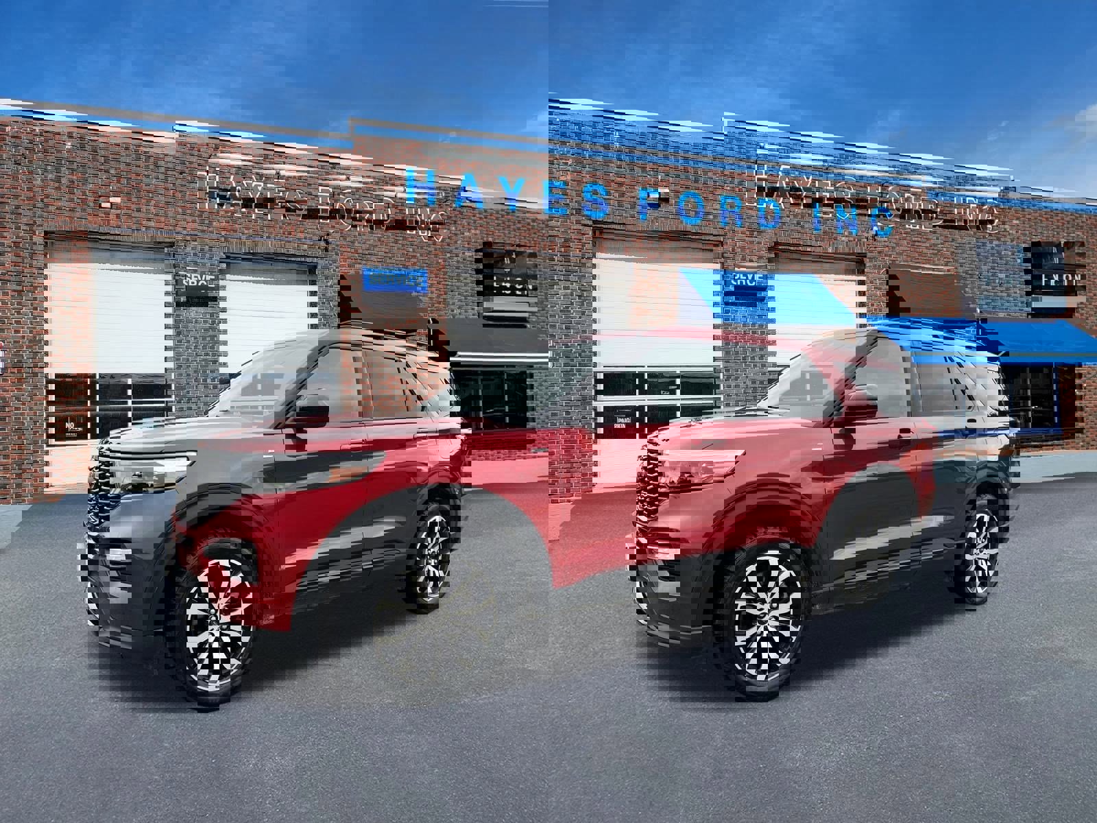 Used 2022 Ford Explorer ST-Line w/ Class IV Trailer Tow Package image 2