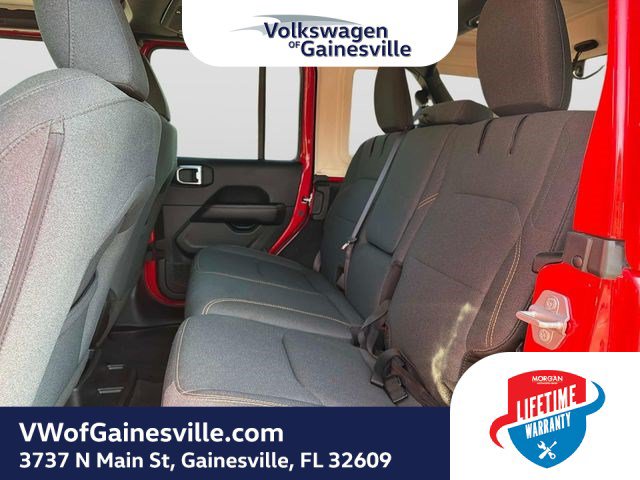 Used 2025 Jeep Wrangler Unlimited Sahara AWD/4WD image 13
