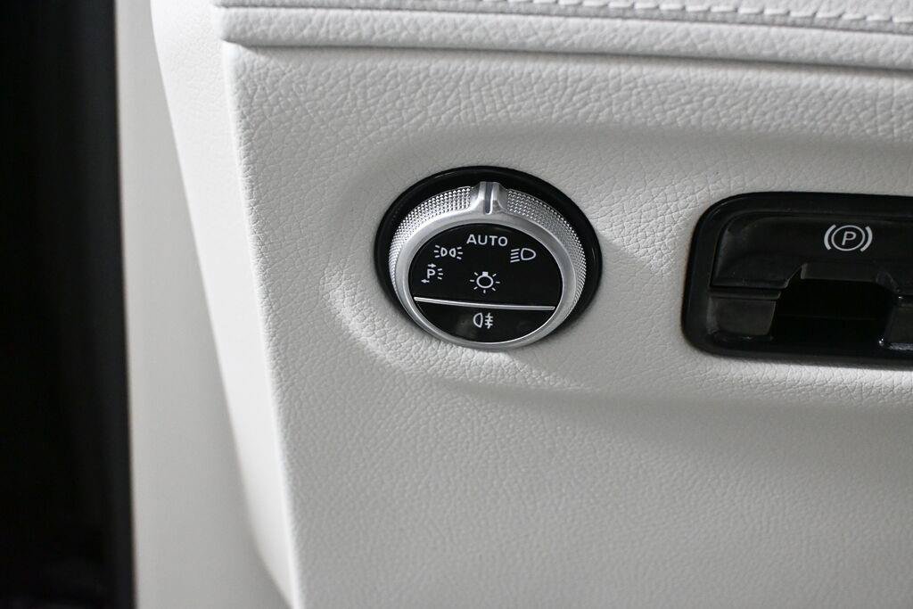 Used 2023 Mercedes-Benz EQE 500 4MATIC SUV image 13