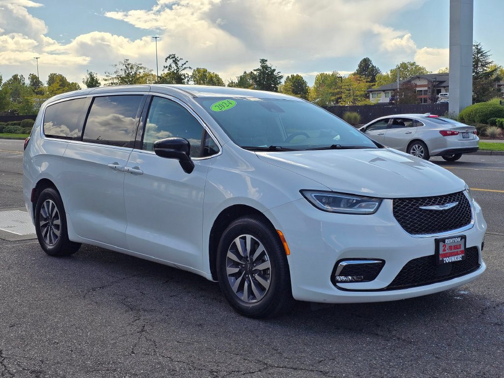 Used 2024 Chrysler Pacifica Limited FWD image 7