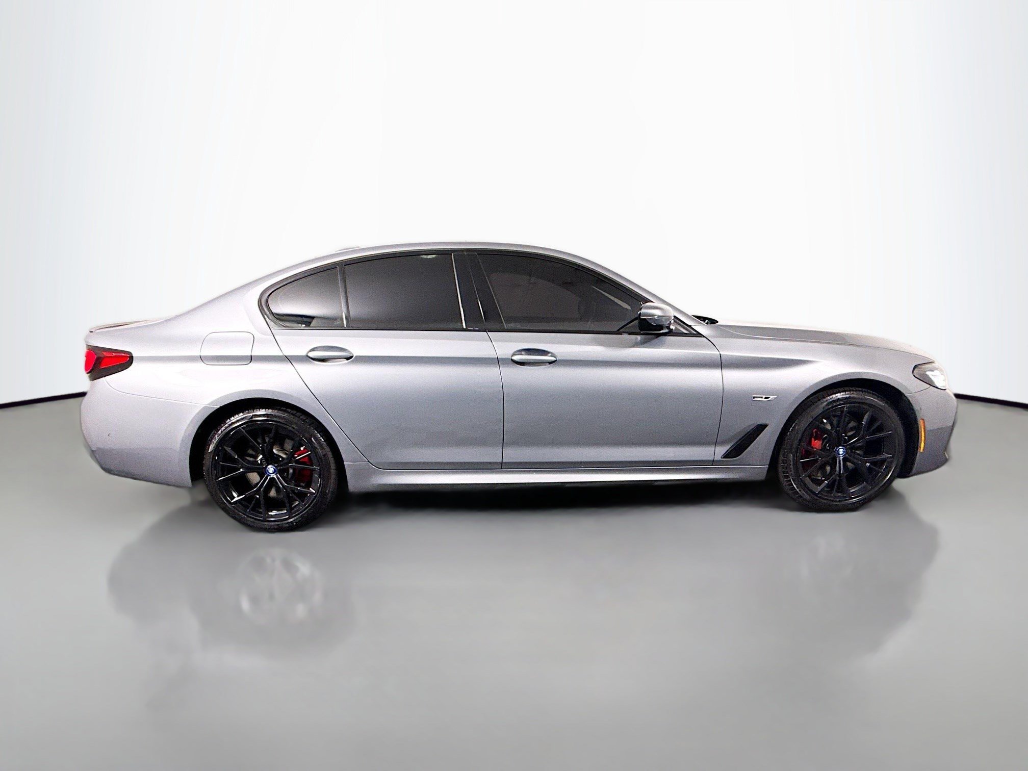 Used 2023 BMW 530e w/ M Sport Package RWD image 11