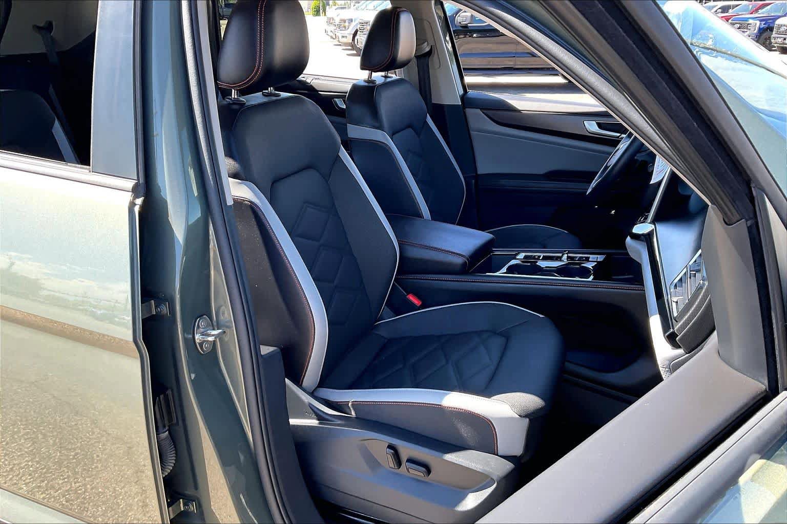 Used 2024 Volkswagen Atlas Peak Edition SEL AWD/4WD image 9