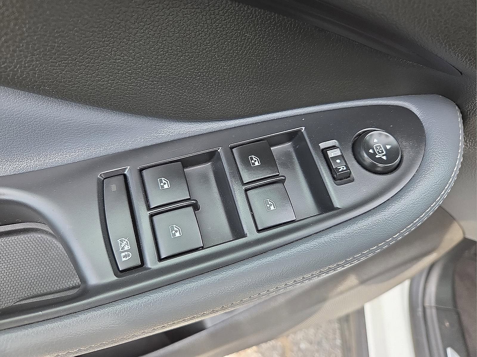 Certified 2020 Buick Envision Essence w/ LPO, Active Package image 14