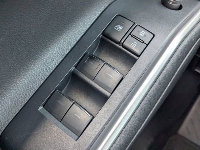 Used 2020 Toyota Highlander XLE image 23