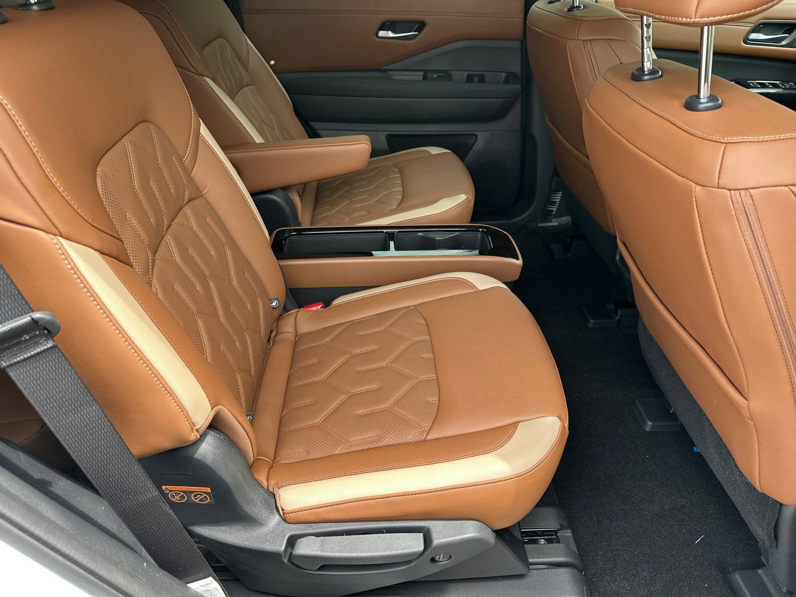 New 2026 Nissan Pathfinder Platinum FWD image 14