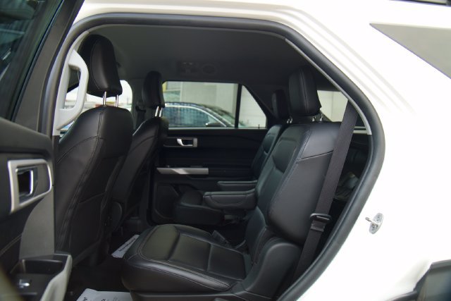 Certified 2022 Ford Explorer XLT w/ Equipment Group 202A AWD/4WD image 28