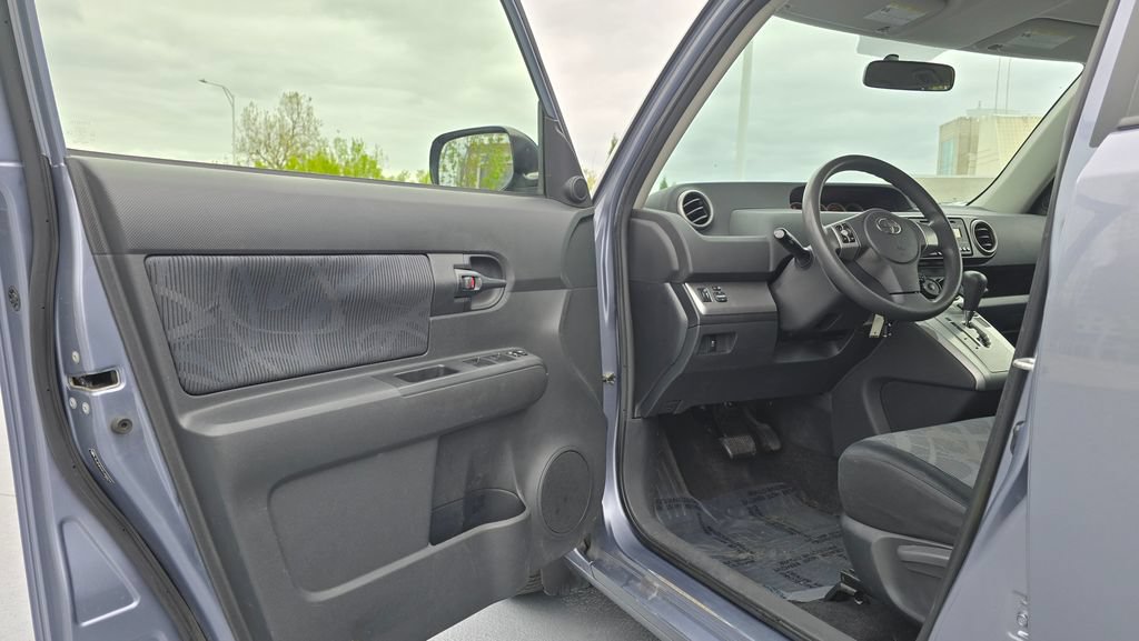 Used 2012 Scion xB FWD image 19