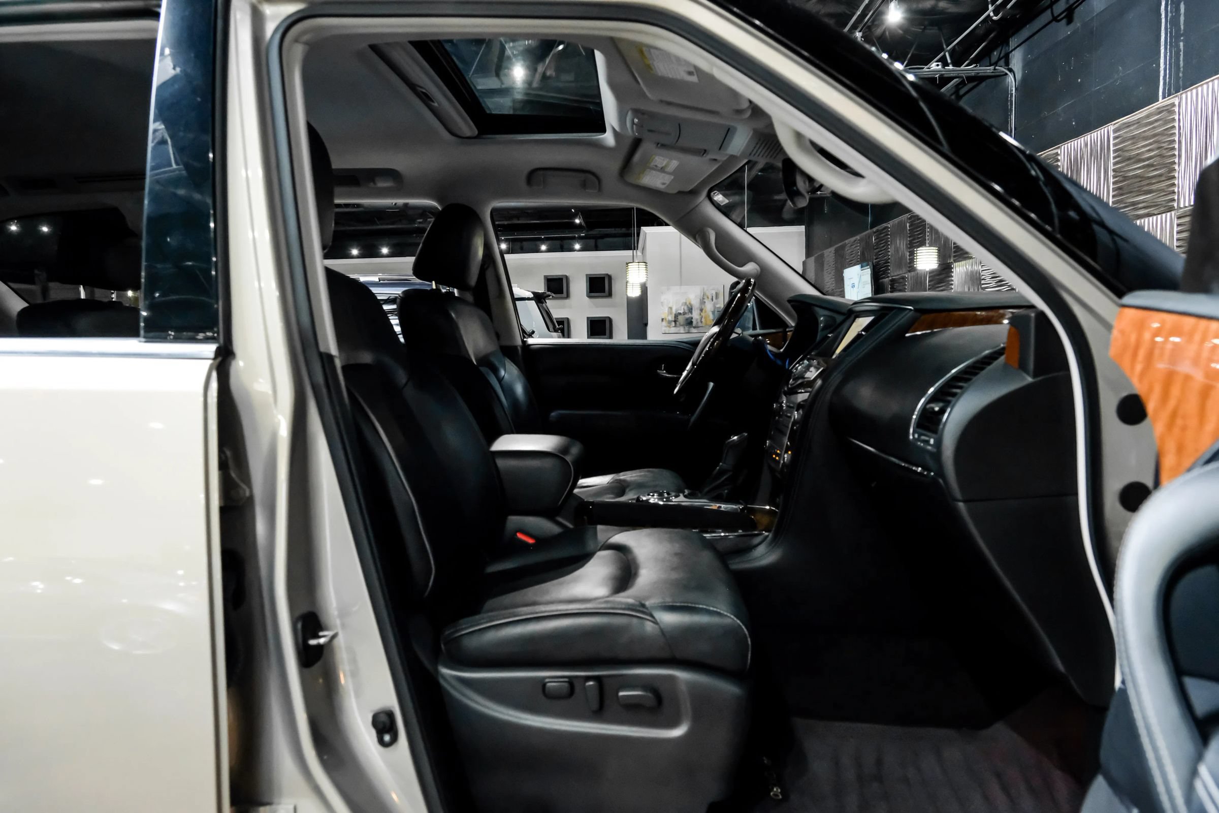 Used 2019 INFINITI QX80 Luxe RWD image 31