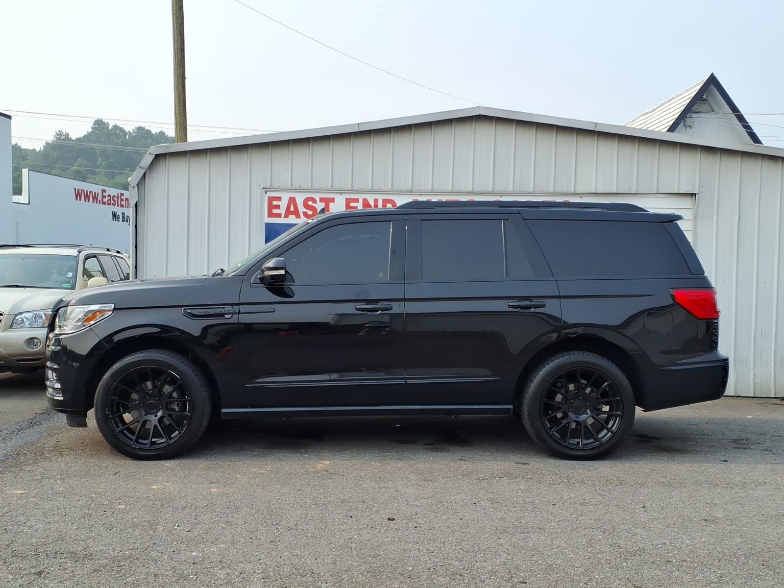 Used 2018 Lincoln Navigator Reserve AWD/4WD image 2