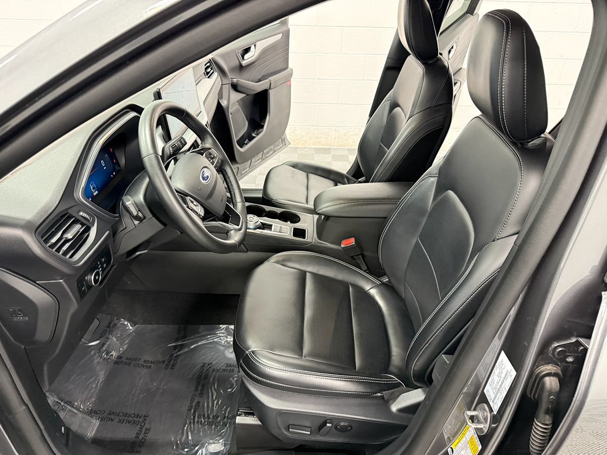 Used 2025 Ford Escape Platinum AWD/4WD image 10