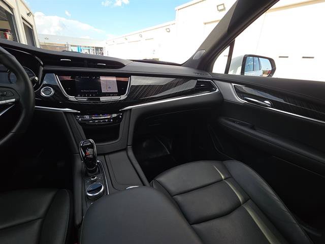 Used 2025 Cadillac XT6 Premium Luxury FWD image 16