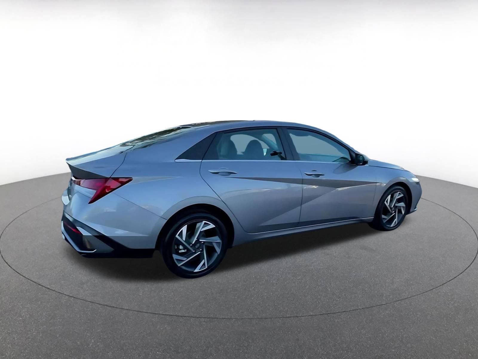 Used 2025 Hyundai Elantra Limited image 15