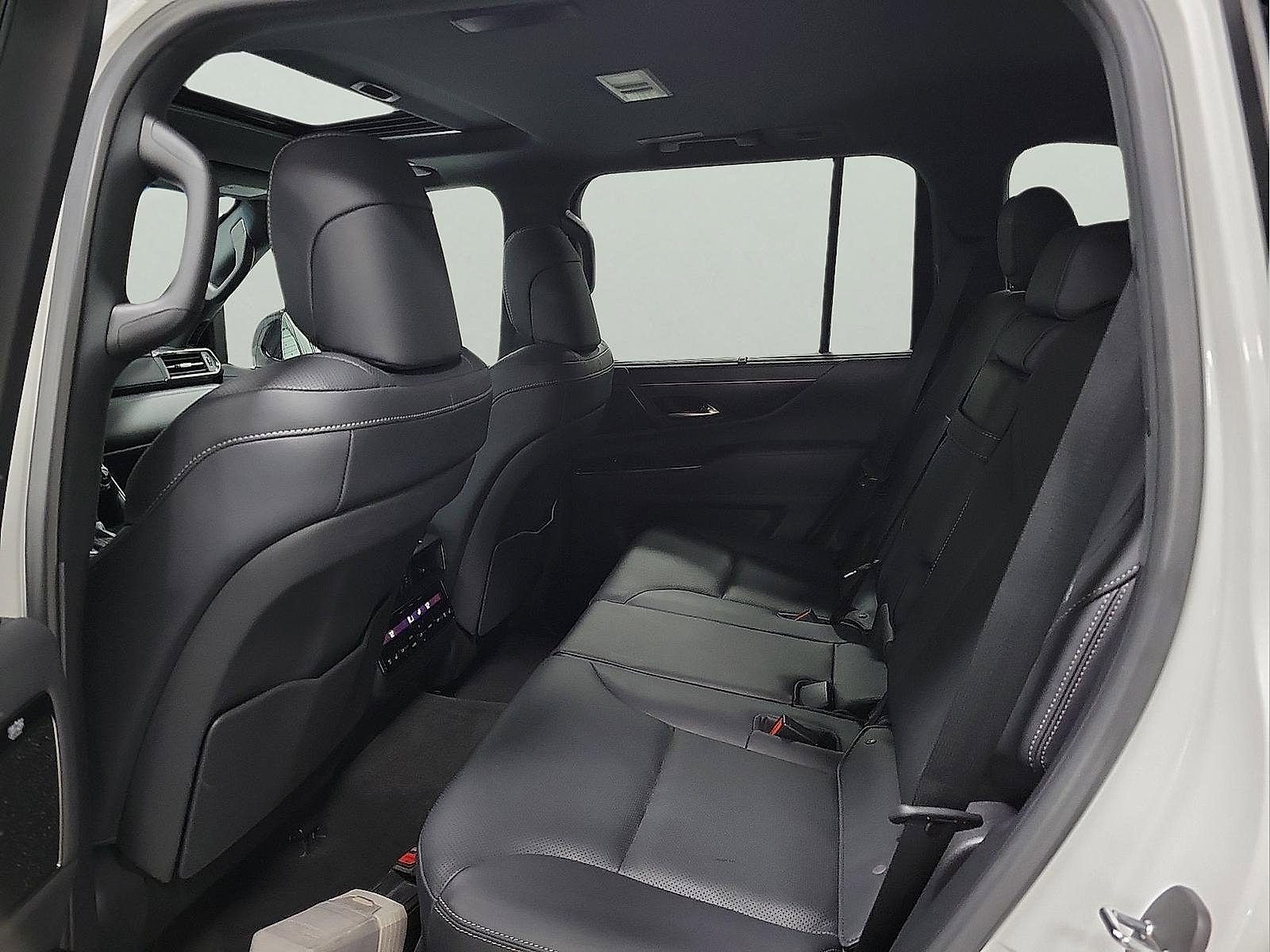 Used 2024 Lexus LX 600 4WD w/ Appearance Package image 9