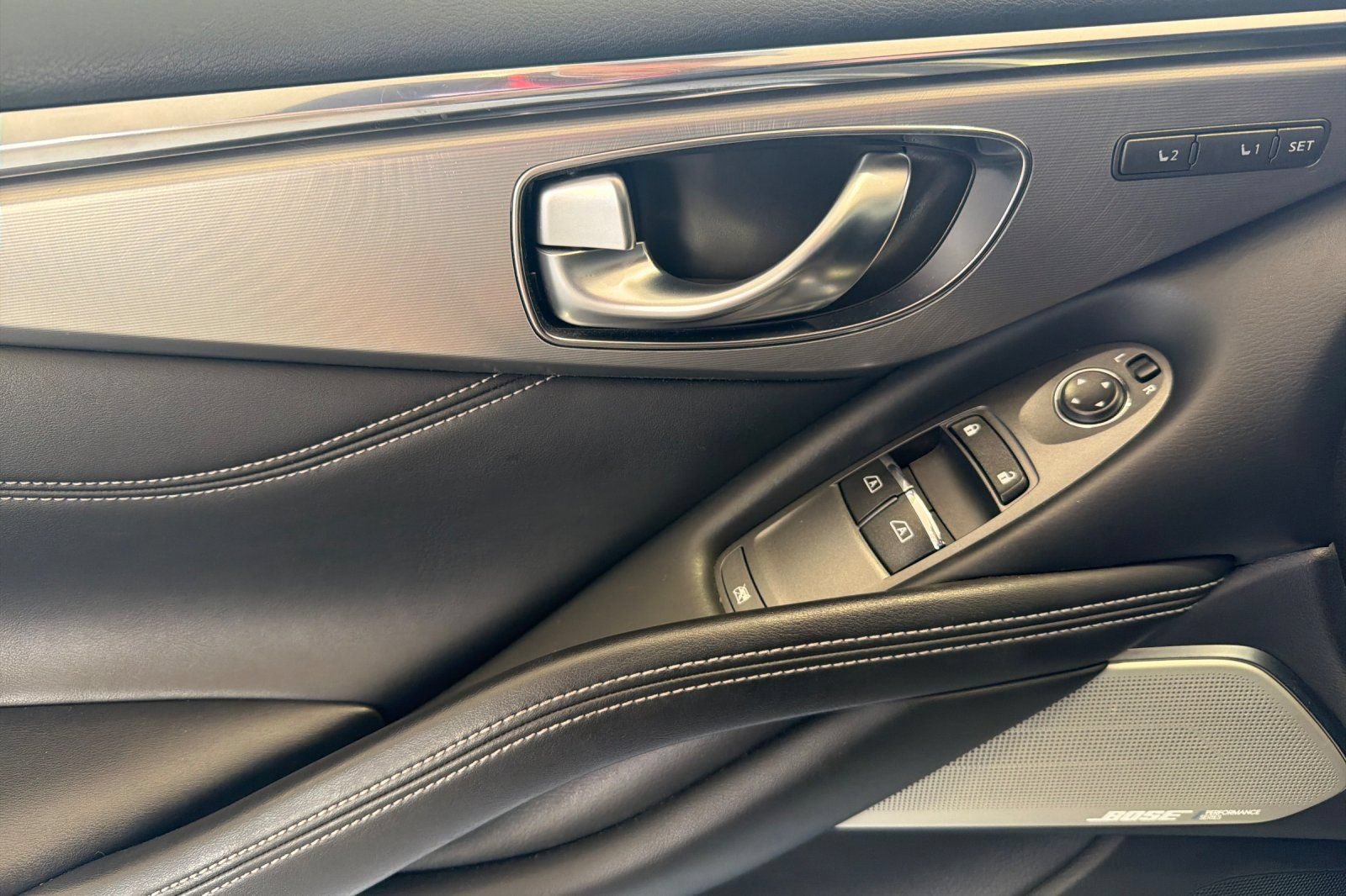 Used 2019 INFINITI Q60 3.0t Luxe w/ Essential Package RWD image 11