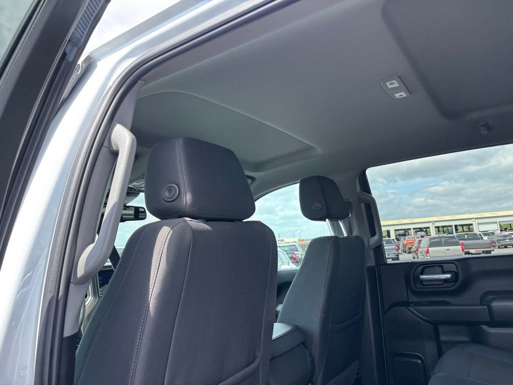 Used 2025 Chevrolet Silverado 2500 Custom w/ Custom Value Package image 21